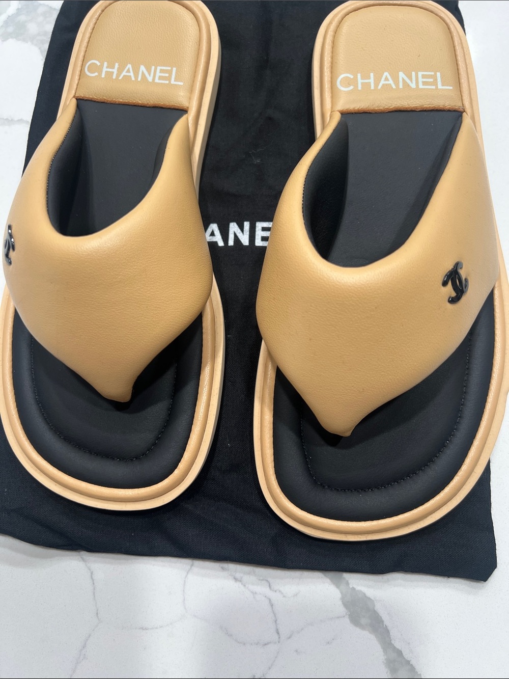 CHANEL Womens Beige and Black Padded Thong Sandals - Picture 2 of 4